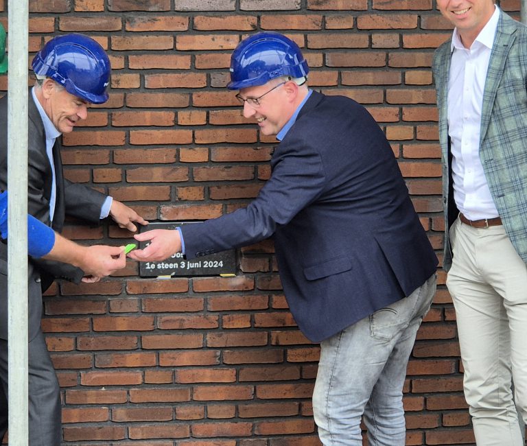 Nikkels – Symbolische eerste steen gelegd in Ommen Haven Oost3