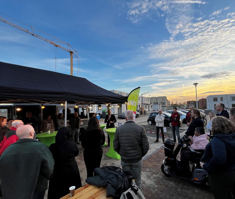 Opleverfeest 17 huurwoningen in De Tippe