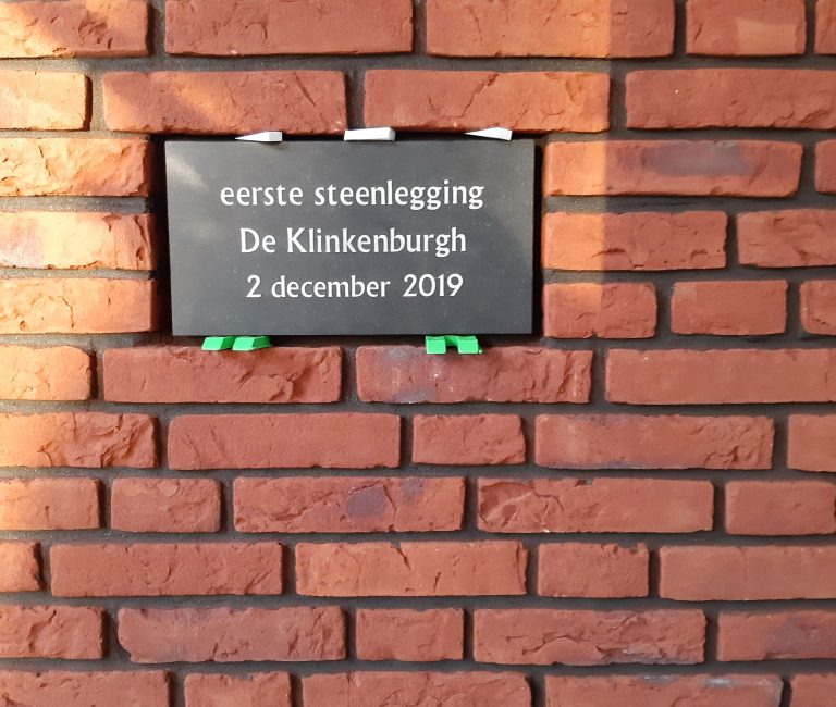Plaquette ingemetseld