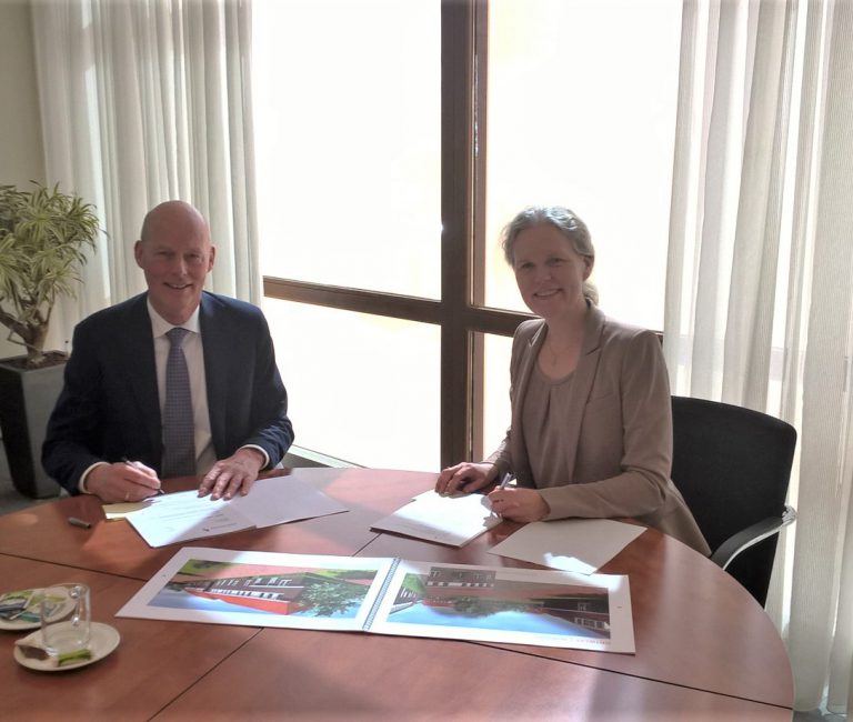 ondertekening woningcorporatie Barneveld